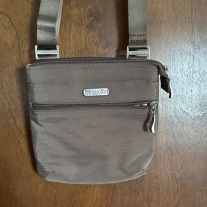 ⭐️ Like NEW 👜 Baggallini Small Crossbody RFID Water-Resistant Purse